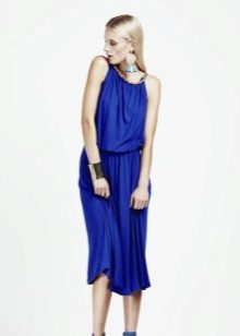 Silver jewelry for a blue dress