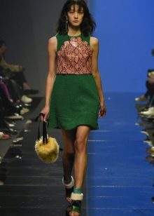 Accessories for a short green dress