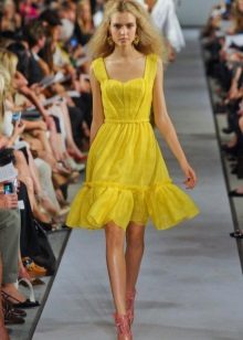 pink shoes to a yellow dress