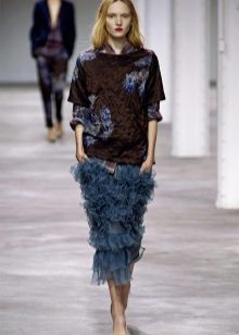 straight skirt with small flounces