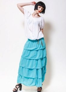 flounce skirt combined with a loose blouse