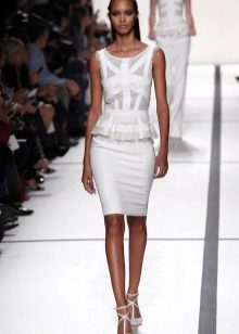 summer look with a white pencil skirt