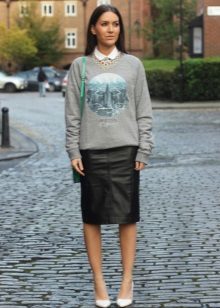Sweatshirt with a pattern for a black pencil skirt
