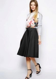 Black skirt mid-length sun