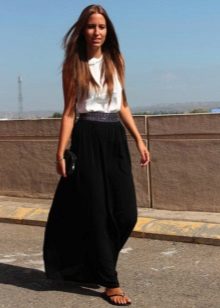 Long half skirt made of thin knitwear