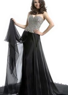 yerde tam siyah etek