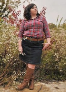 Denim pencil skirt for a girl with a figure like Apple