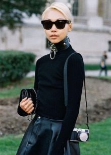 Accessories and jewelry for a leather skirt