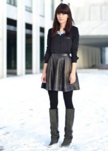 A leather skirt in the sun combined with boots