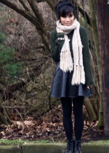 Leather skirt sun in the fall / spring season