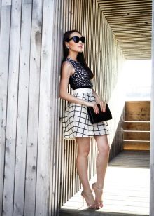 Accessories for a short summer skirt