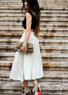 Below the knee summer skirt and accessories