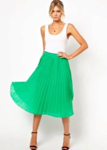 Light flying skirt in bright color