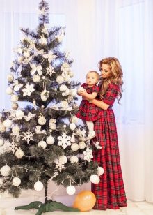 New Year's dress for the girl and mother in a cage