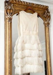 Kurzes Kleid mit Fransen