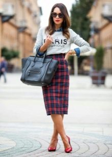 Popularne style i modele letnich spódnic