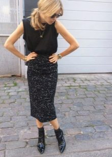 Straight skirt with low waist