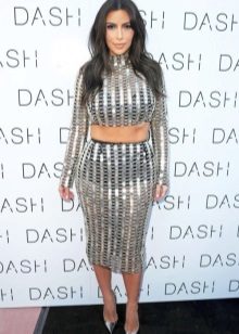 Straight skirt for women with a pear shape