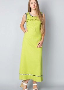 Long light green dress with wedge sandals