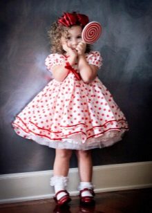 Chic wedding puffy dress for a girl in retro style