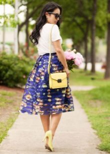 Blue printed organza skirt with boat shoes
