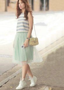 Organza mint skirt with sneakers