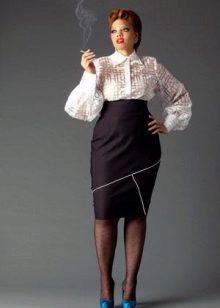 Pencil skirt with high waist on a full girl