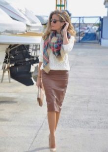 High-waisted pencil pencil skirt