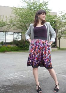 Half-skirt on an elastic band with sandals