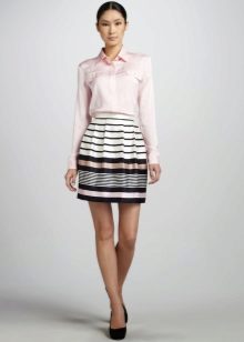 What to wear with a striped skirt