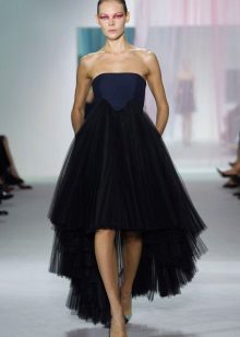 Full skirt with a train