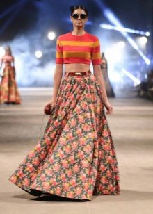 Langt solskjørt med trykk