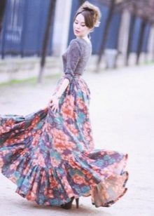 Skjørt sol i gulvet kombinert med et halvt