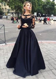 Et skjørt med en sol i gulvet kombinert med en blondetopp