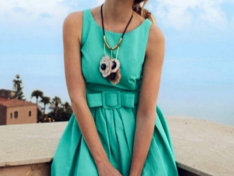 Turquoise dress and decorations to it
