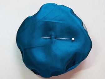 Fixing layers of organza flower