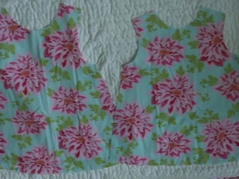 Details of a dress for a girl 1-3 years old