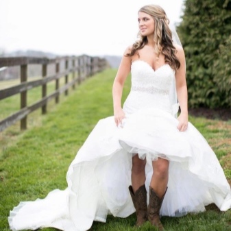 Rustic bride in boots