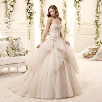 A magnificent wedding dress with an abstract form skirt