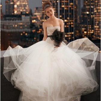 Wedding dress with bow
