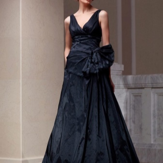 black taffeta dress to the floor