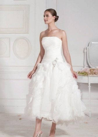 Wedding dress with frill skirts