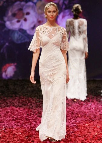 Равна чипкана венчаница