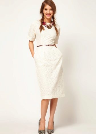 Jewelry for a midi wedding dress