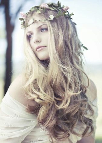 Rustic wedding bride look