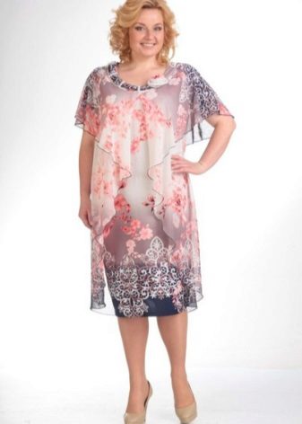 Comfortable evening outfit for mom at the wedding of her son