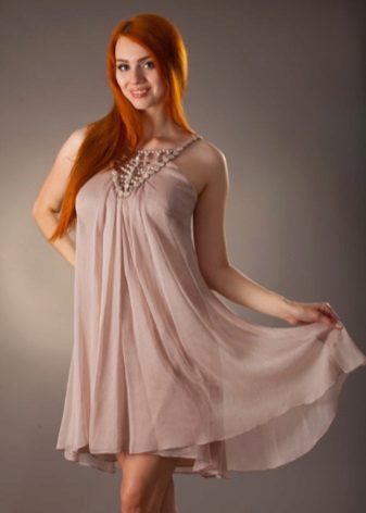 Hamile kadınlar için kısa düz gece elbisesi