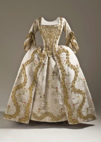 Wedding dress late 17th century