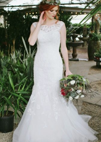 White wedding dress for a red-haired girl