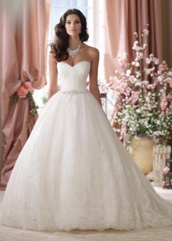White wedding dress for brunette